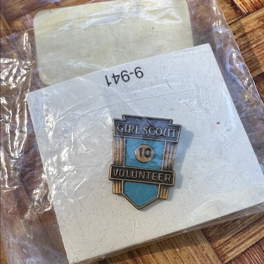 Vintage Girl Scouts Volunteer 10-Year Award Pin